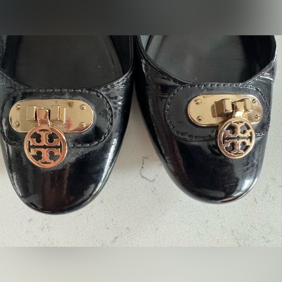 Tory Burch RARE Black Patent Leather Block Heels with logo locket - Picture 14 of 15